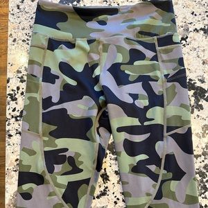 Zyia light n tight 7/8 length leggings with pockets